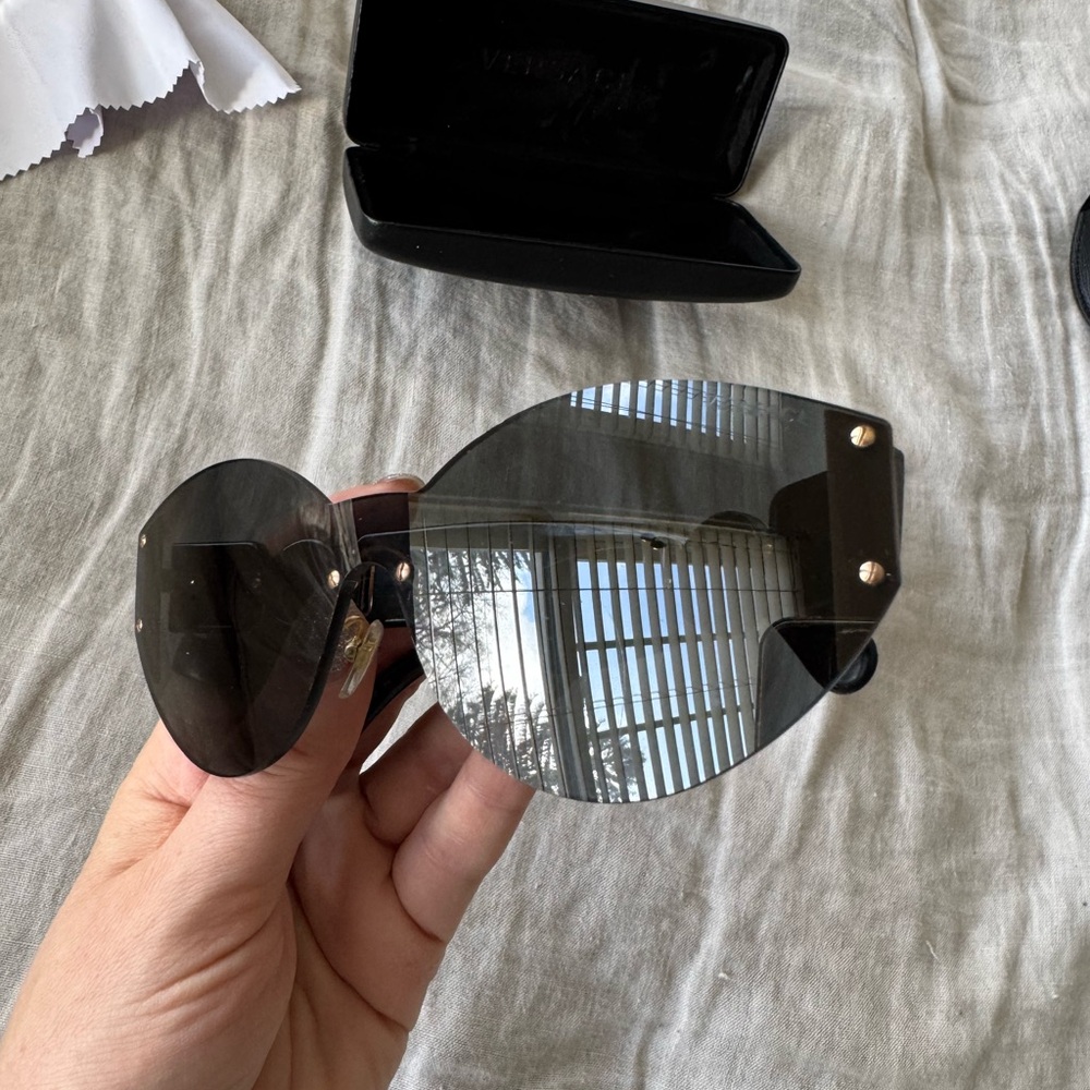 Versace Sunglasses - Picture 4 of 10